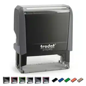 Vista lateral del sello automático Trodat Printy 4913 negro mostrando su diseño ergonómico y mecanismo de bloqueo suministrado por Stampa.es.