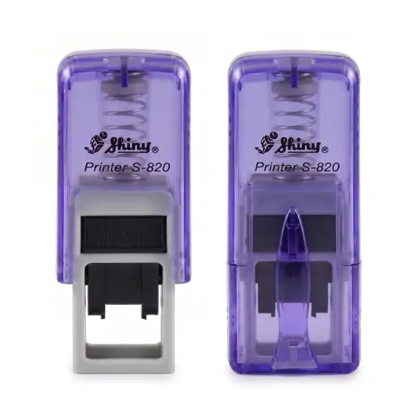 Shiny S-820 · 12×6 mm · Sello Mini con Tapa 2 Vista frontal y trasera del sello automático mini Shiny Printer S-820 de 12x6 mm en carcasa violeta transparente mostrando el formato rectangular minúsculo