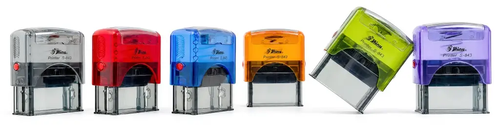 Gama de sellos automáticos Shiny Printer S-843 en seis colores de carcasa transparente: gris, rojo, azul, naranja, verde y violeta